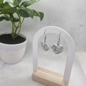 Chic Heart-Shaped Silver Marble Earrings